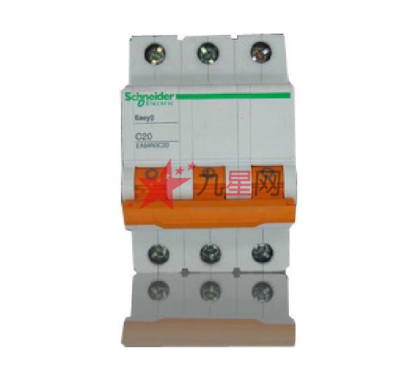 家庭总开关常见的有闸刀开关配瓷插保险