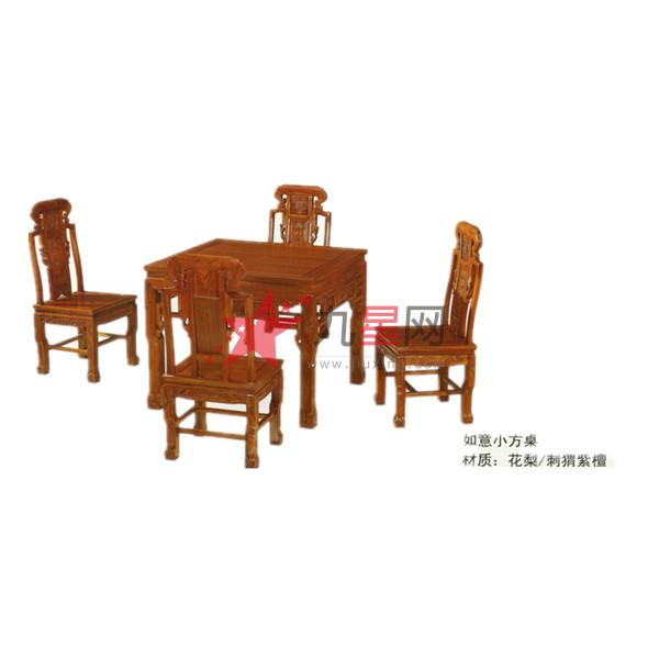近几年,随着红木原料价格的不断上涨,红木家具的身价也跟着一路飙升,不少珍稀红木每月的涨幅均在10%左右,红木家具的投资价值也越来越受到大众的认可。然而,红木家具在市面的流通和变现成为很多消费者关心的话题。据了解,在北京市场上二手红木家具交易的渠道并不多。除了一些红木交易市场推出的二手家具交易区,在高碑店古典家具一条街和潘家园旧货市场等地,很多红木家具店也推出红木回收的业务,大多为回收、代卖两种方式。北京市工商联收藏品行业商会秘书长陈鹏表示:相对于成熟的投资产品,红木家具尚没有行业定价标准且回收渠道也不完善